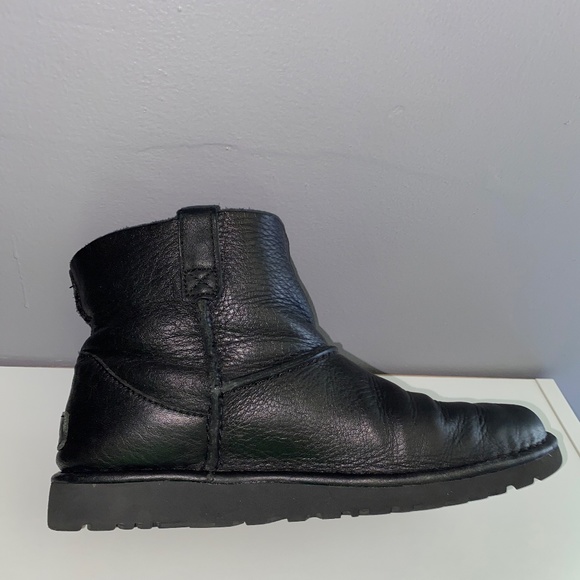 Wm 8 UGG Black Leather Unlined Mini Boot - Picture 7 of 15